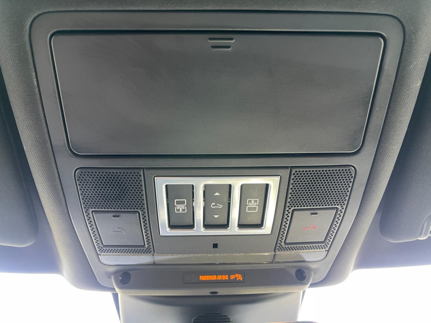 2018 Blue /Black Land Rover Discovery HSE (SALRR2RV5JA) with an 3.0L V6 DOHC 24V Supercharged engine, 8A transmission, located at 11115 Chardon Rd. , Chardon, OH, 44024, (440) 214-9705, 41.580246, -81.241943 - This 2018 Land Rover Discovery HSE is a luxurious and capable SUV that offers a blend of comfort, technology, and off-road prowess. With its 3.0L supercharged V6 engine, it produces 340 horsepower and is paired with an 8-speed automatic transmission. The interior features premium leather upholstery, - Photo#41